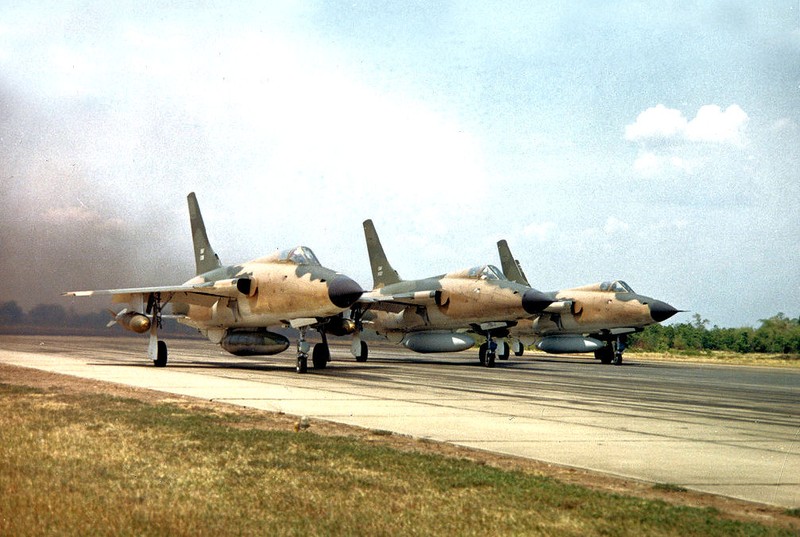 Hinh anh F-105 bi ban nat duoi van bay duoc trong chien tranh Viet Nam