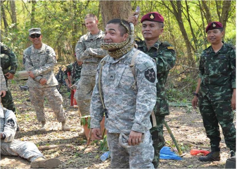 Den hen lai len: Linh My ru nhau toi Thai Lan tap tran... uong mau ran-Hinh-10