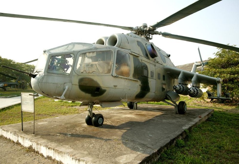 Hinh anh truc thang Mi-24A Viet Nam dung manh tien cong tren chien truong K-Hinh-10