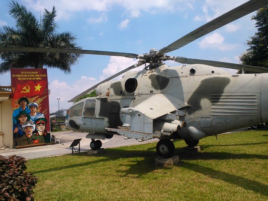 Hinh anh truc thang Mi-24A Viet Nam dung manh tien cong tren chien truong K-Hinh-9