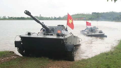 Xe tang loi nuoc PT-76 cua Viet Nam co the boi lui, nhung bang cach nao?-Hinh-4