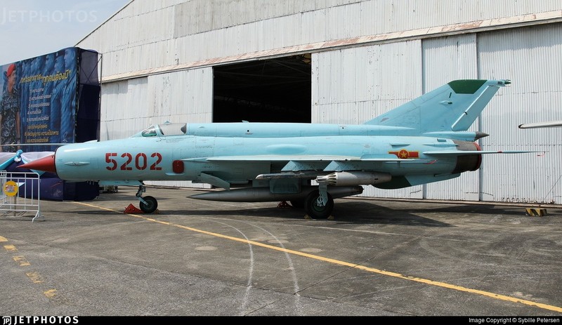 Tiem kich MiG-21MF cua Khong quan Viet Nam kieu hanh tren dat Thai Lan-Hinh-8