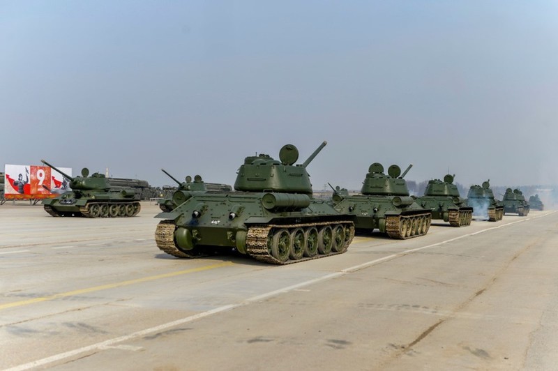 Bat ngo: Xe tang T-34 Lao se duoc tham gia duyet binh o Quang truong Do-Hinh-3