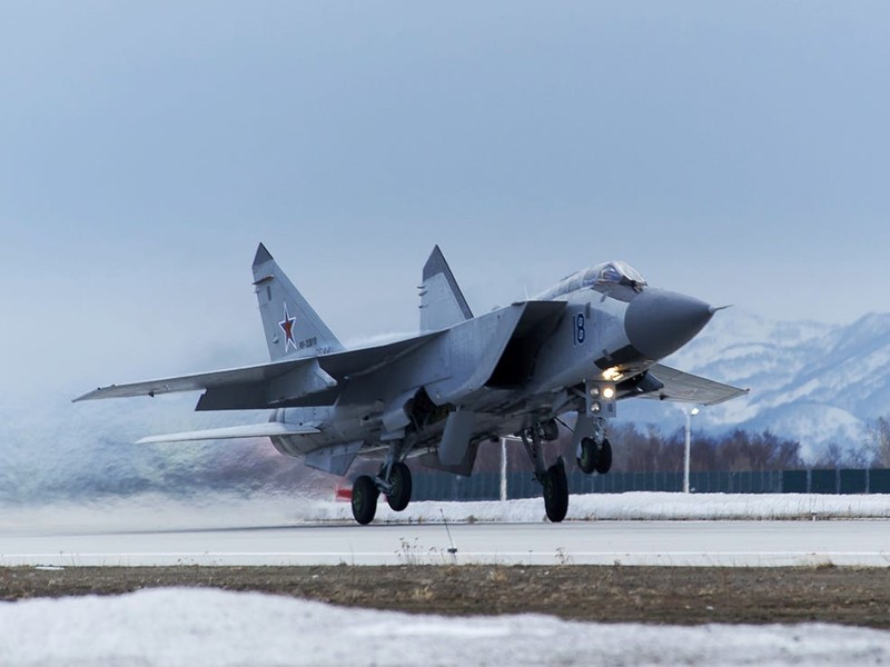 “Ma toc do” MiG-31 dinh loi nang, cam dau dam thang xuong dat-Hinh-7