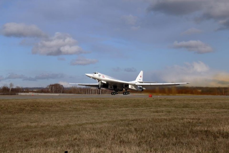 Co them 2 sieu co Tu-160 hien dai hoa, Khong quan Nga nhu 