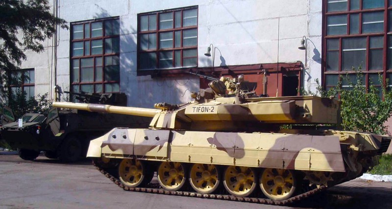 Tai sao Viet Nam khong nen nang cap xe tang T-55 len phien ban T-55M8A2 Tifon?-Hinh-3