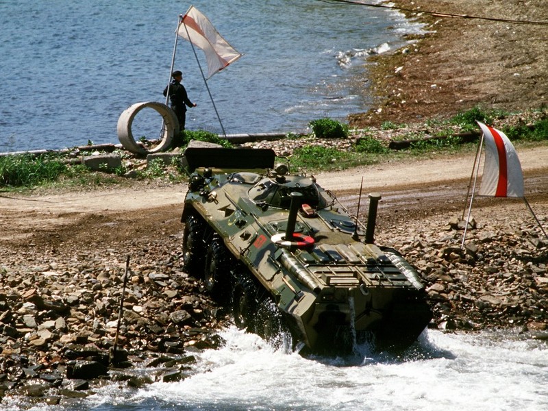 Viet Nam co co hoi so huu loat thiet giap BTR-80 sap 