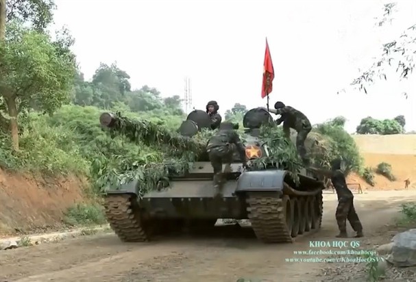 Lan dau tien xe tang T-62 Viet Nam xuat hien voi so luong lon-Hinh-11