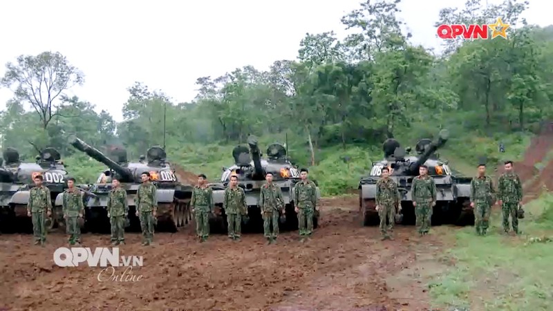 Lan dau tien xe tang T-62 Viet Nam xuat hien voi so luong lon-Hinh-2