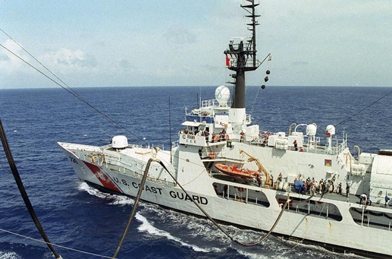 Tau tuan duyen USCGC John Midgett thao radar, vu khi... san sang ve Viet Nam-Hinh-8