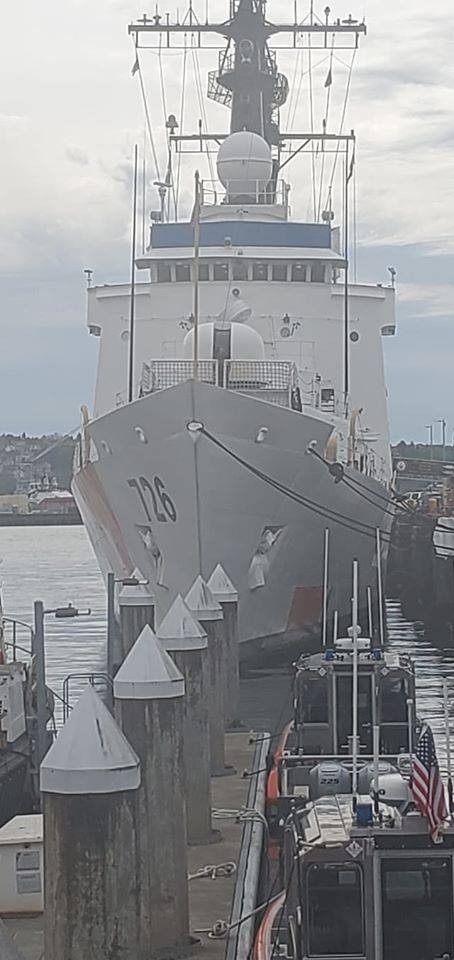 Tau tuan duyen USCGC John Midgett thao radar, vu khi... san sang ve Viet Nam