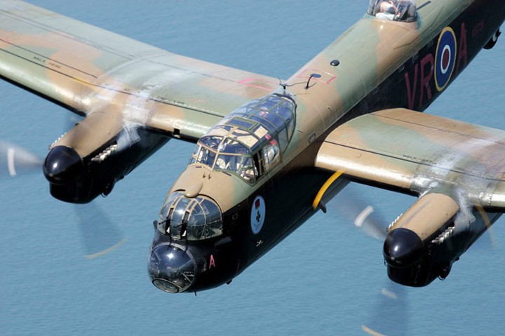 Su dang so cua may bay nem bom Avro Lancaster Mk. X-Hinh-4