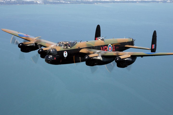 Su dang so cua may bay nem bom Avro Lancaster Mk. X-Hinh-5