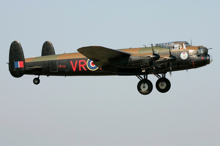 Su dang so cua may bay nem bom Avro Lancaster Mk. X-Hinh-7