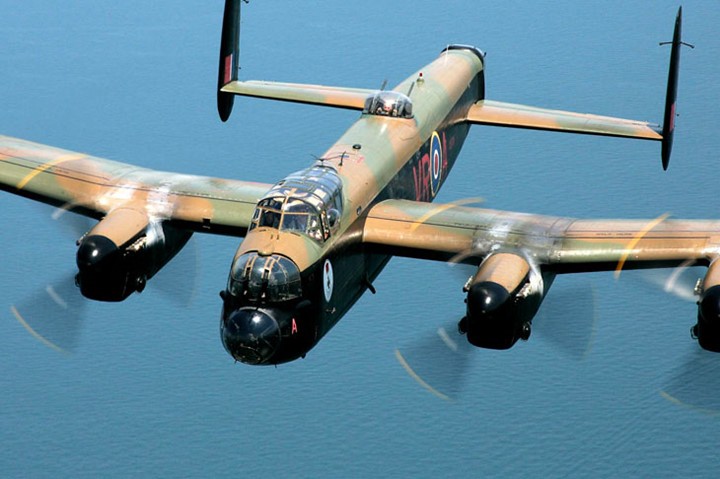 Su dang so cua may bay nem bom Avro Lancaster Mk. X-Hinh-8