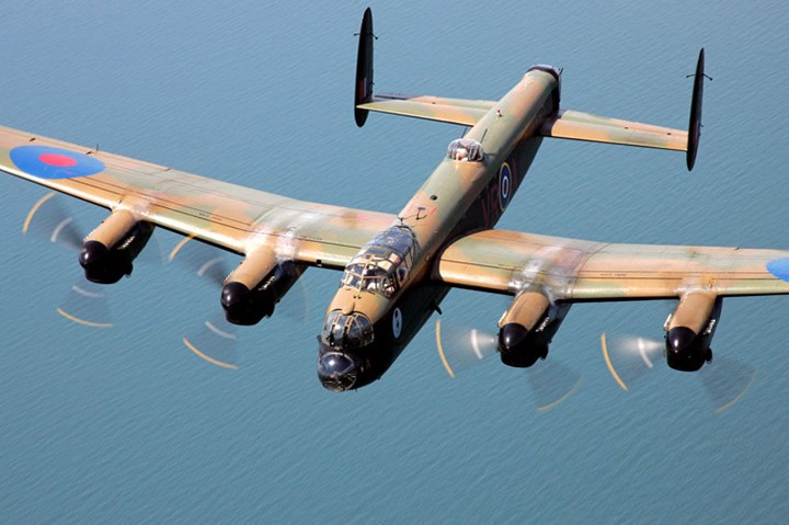 Su dang so cua may bay nem bom Avro Lancaster Mk. X