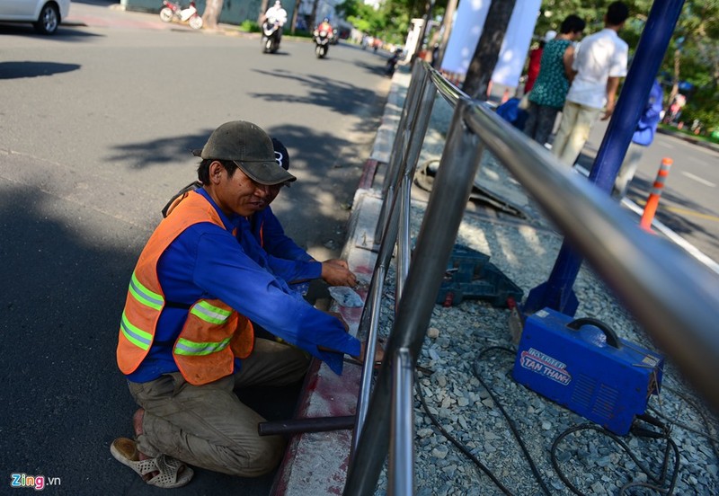 Gap rut pha do tram xe buyt Ben Thanh de thi cong metro-Hinh-11