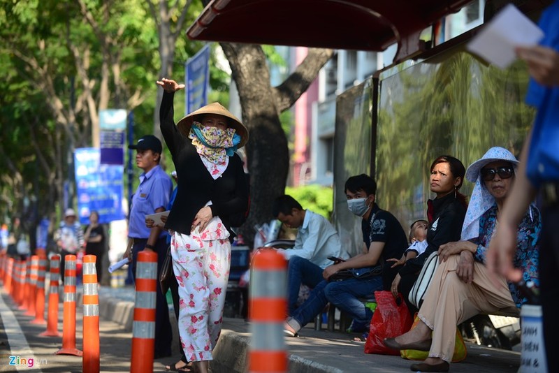 Gap rut pha do tram xe buyt Ben Thanh de thi cong metro-Hinh-8