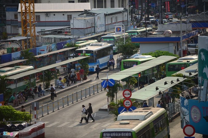 Gap rut pha do tram xe buyt Ben Thanh de thi cong metro