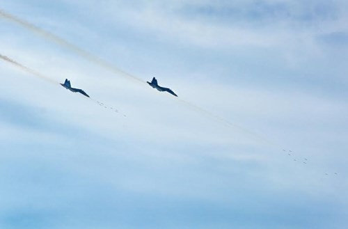 Man nhan Su-30MK2, Su-22M4 Viet Nam ban rocket, nem bom du doi-Hinh-12