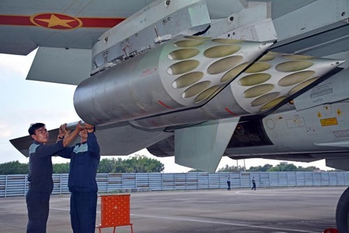Man nhan Su-30MK2, Su-22M4 Viet Nam ban rocket, nem bom du doi-Hinh-4