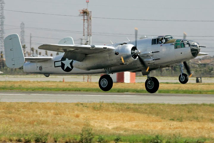 May bay nem bom B-25: Xuong song mot thoi cua My-Hinh-8