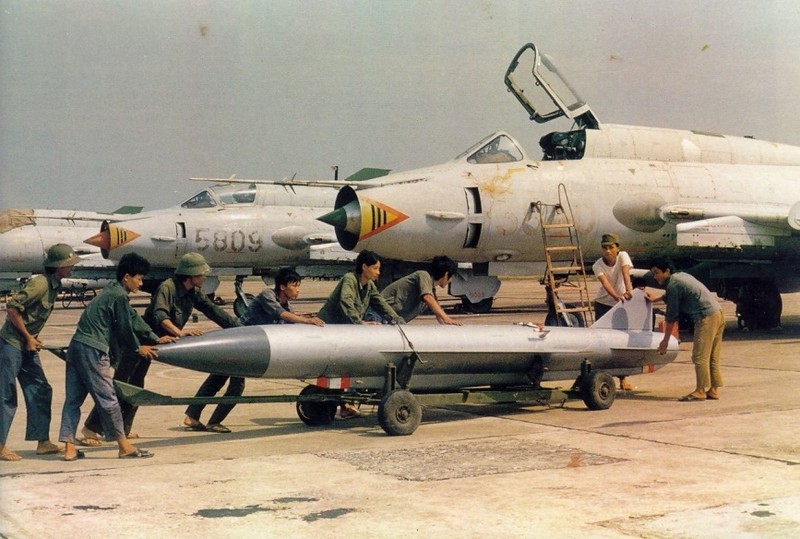 Nhung hung than canh cup canh xoe (5): Su-22 cua Viet Nam-Hinh-8