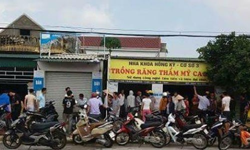 Cau ca mua lu, hai hoc sinh duoi nuoc thuong tam