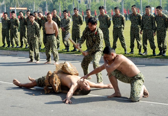 Than phuc dang cap khi cong, nganh cong cua dac cong Viet Nam-Hinh-4