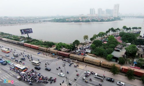 Chuyen duong sat sang ben kia song Hong: Bat tien nghin khach di lai