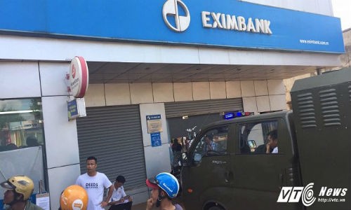 Het tien tieu,cam xa beng di pha tru ATM Eximbank