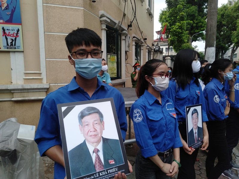 Nguoi dan tien dua nguyen Tong Bi thu Le Kha Phieu ve noi an nghi cuoi cung-Hinh-8