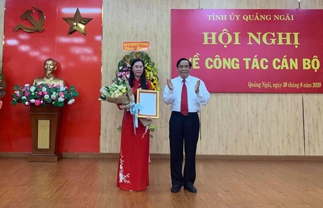 Ba Bui Thi Quynh Van duoc chuan y Bi thu Tinh uy Quang Ngai-Hinh-2