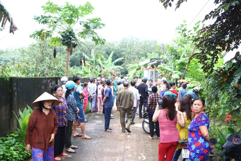 2 thi the vui trong be tong o Binh Duong: 4 phu nu mau lanh thuc nghiem hien truong-Hinh-2