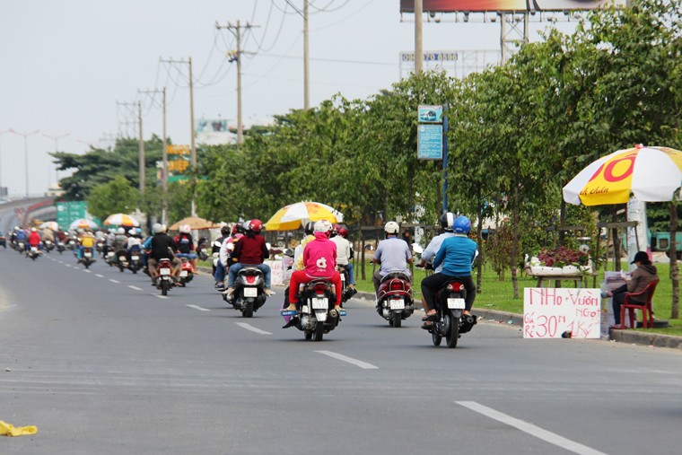 Vach mat nho Trung Quoc ban day duong TP HCM-Hinh-2