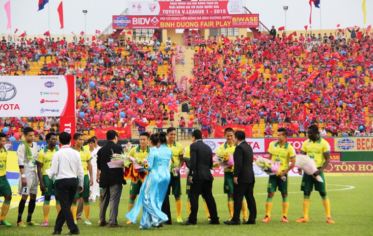 Tung bung khai mac V-league 2015 o Binh Duong-Hinh-4