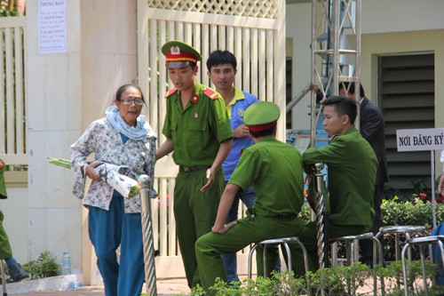 Nguoi phu nu tung muon hien tuy mong de tang ong Ba Thanh-Hinh-5