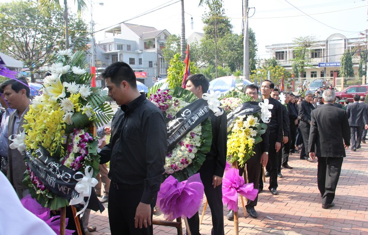 Nhieu can bo cap cao den vieng ong Nguyen Ba Thanh-Hinh-4