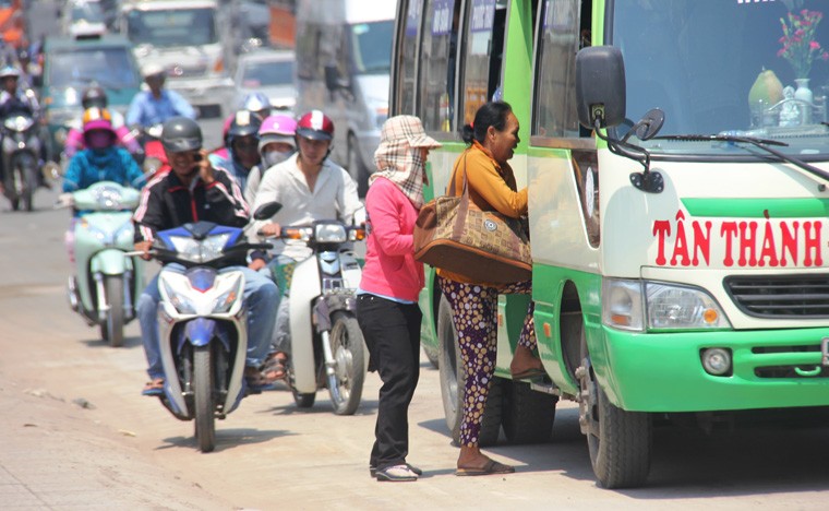 Nhũng cái bãy chét nguòi tại trạm thu phí càu Dòng Nai-Hinh-10