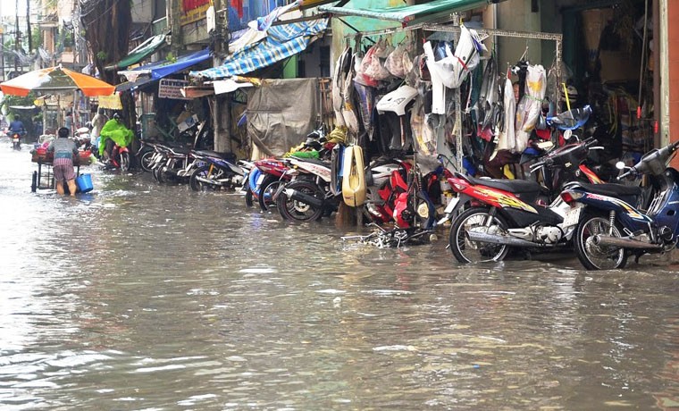 Sai Gon ngap nang, duong pho bien thanh ao-Hinh-11