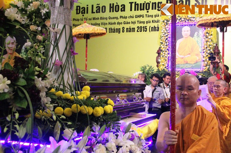 Phat tu TP HCM don kim quan Dai lao Hoa thuong Thich Giac Nhien-Hinh-7