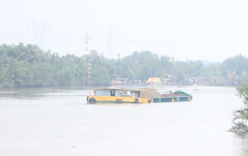 TP HCM: Sa lan dam cau Long Kien, giao thong dang te liet-Hinh-2