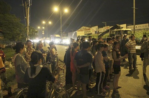 Ton tren xe tai cua trung co nguoi di duong tu vong-Hinh-2