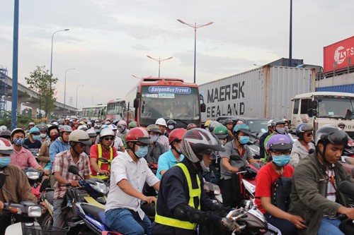 Hoang hon nguoi phu nu thoat chet trong gam container-Hinh-2