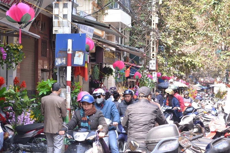 Khong khi tet tran ngap pho phuong Ha Noi, Sai Gon