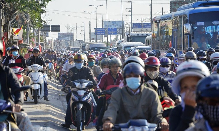 Nguoi dan keo ve Ha Noi, TP HCM sau ky nghi Tet-Hinh-10