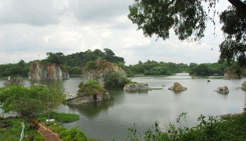 Bo tuong co Phuc Loc Tho o chua Hang khong canh ma bay-Hinh-2