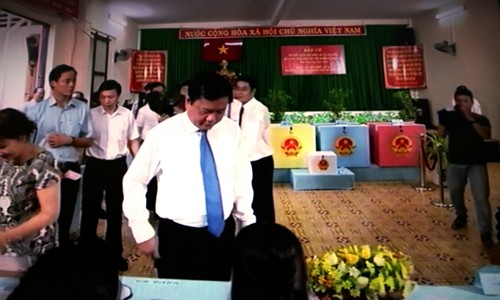 Nguyen Thu tuong Nguyen Tan Dung di bau cu o quan 3-Hinh-4