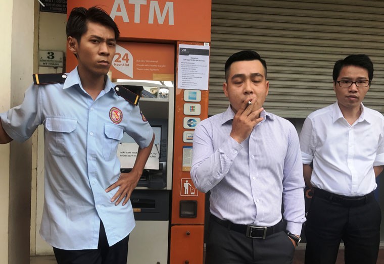 Hang loat may ATM BIDV, VIB, TP Bank ngung hoat dong ngay giap Tet-Hinh-11