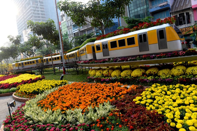 Soi dong cong truong tuyen Metro Ben Thanh-Suoi Tien ngay 29 Tet-Hinh-8